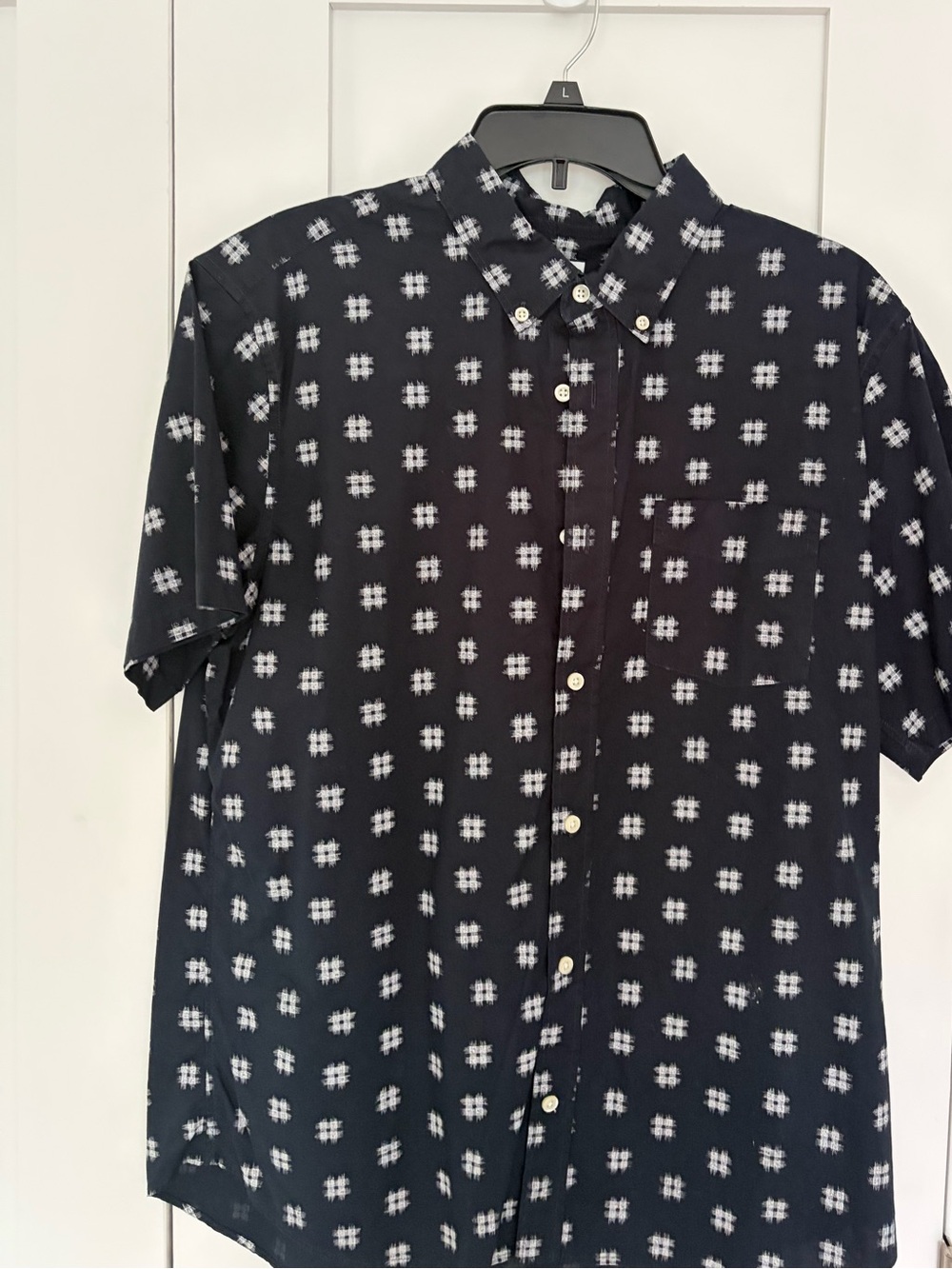 GAP Men's Short-Sleeve Dark Navy Button-Down Shirt with White Pattern Large
